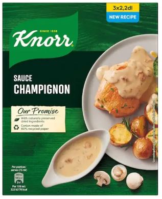 Knorr Sauce Champignon-pakken viser en ret med kylling, ristede kartofler, grøntsager og cremet champignonsovs med friske svampe og sauce på en metalske. Teksten fremhæver Vores løfte og Ny opskrift.