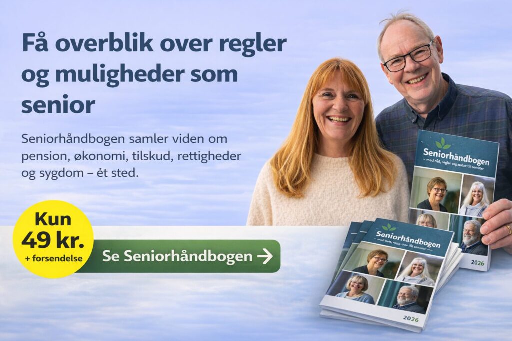 Et smilende ældre par, hvor manden holder en bog med titlen Seniorhåndbogen. På den lyseblå baggrund er der dansk tekst om seniorrettigheder, tips til automatisk kladde og en grøn knap til at bestille bogen for 49 kr.