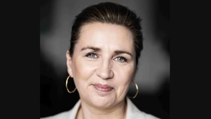 Portræt af Mette Frederiksen ved åbningen af Folketinget.